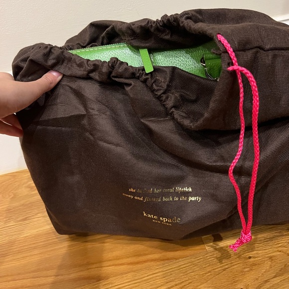 Cute green kate spade purse 💚 - Picture 4 of 5